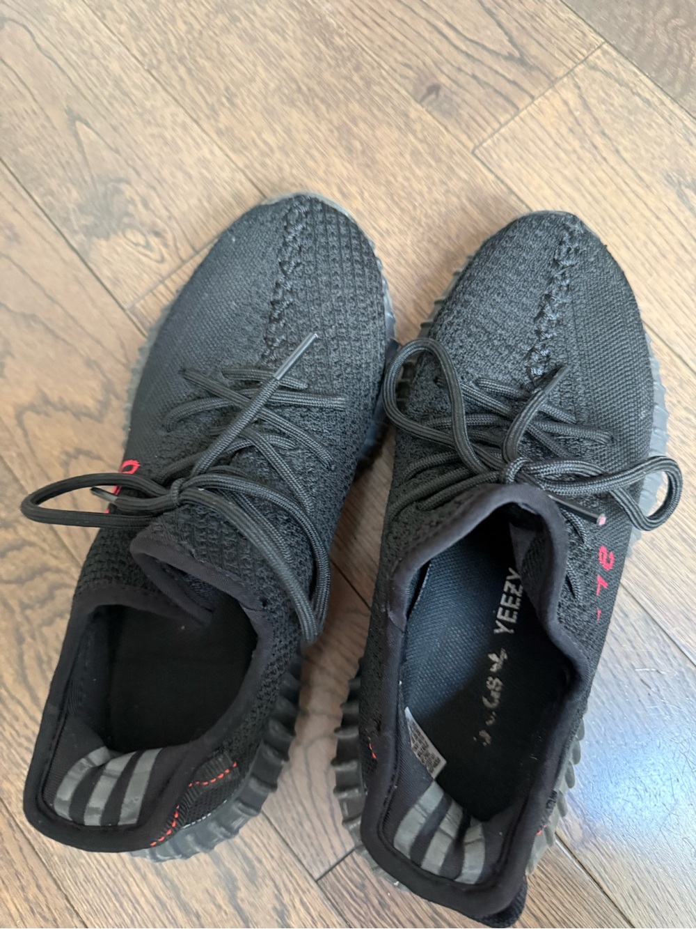 YEEZY Men's Black & red